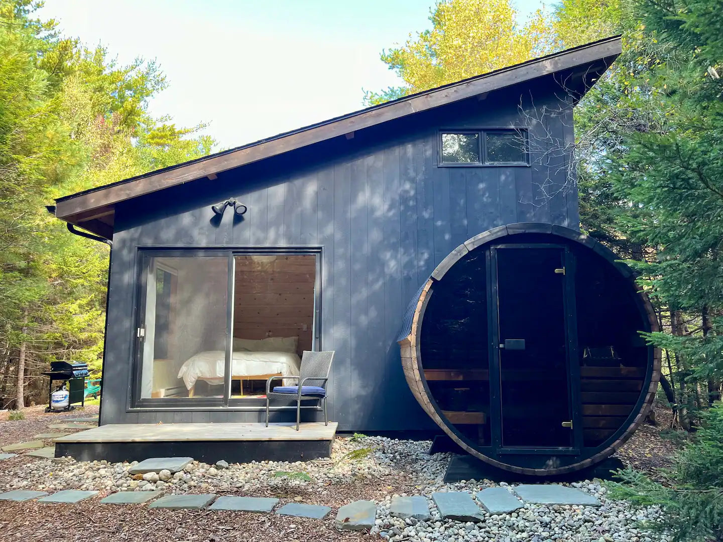 Saunalife 4-Person Luxury Barrel Sauna With Glass Front